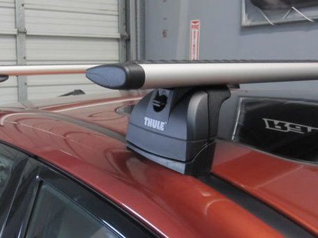 Багажник на крышу Subaru Impreza, Thule, аэродинамические дуги Wingbar