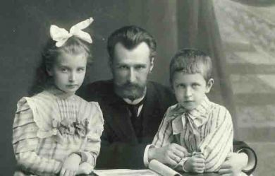 Борис Клавдиевич Кабалевский, Лена Кабалевская, Митя Кабалевский. Санкт-Петербург (1910 г.)