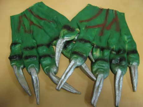 Руки зеленые с когтями
