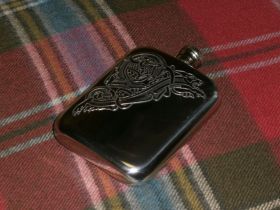 Фляжка из британского пьютера- Кельтский дракон- Вселенская власть Celtic Dragon , English Pewter
