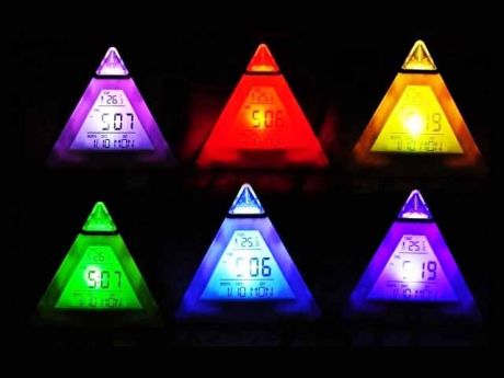 Будильник-пирамидка (меняет цвет)