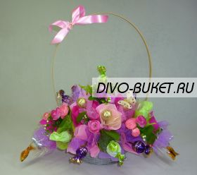 Букет с конфетами и цветочками №218 "Купава"