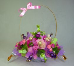 Букет с конфетами и цветочками №218 "Купава"