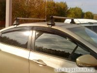 Багажник на крышу Hyundai Solaris sedan, Атлант, аэродинамические дуги, опора E