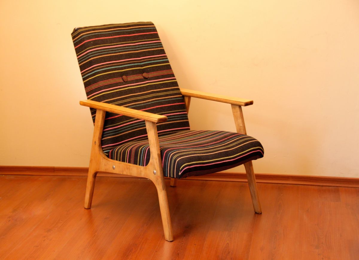 Кресло 90х с деревянными подлокотниками