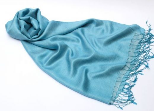Голубой шелковый шарф палантин, 1450 руб.