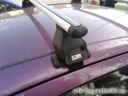 Багажник на крышу Peugeot 107, Menabo Tema, алюминиевые аэродинамические дуги