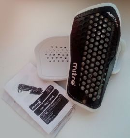 Щитки футбольные Mitre Aircell