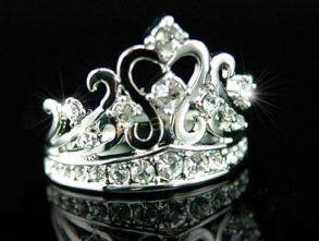 Стильное позолоченное белым золотом кольцо "Корона" с кристаллами Сваровски (арт. 130201)