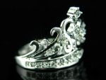 Стильное позолоченное белым золотом кольцо "Корона" с кристаллами Сваровски