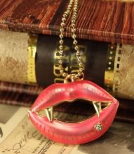 Корейский кулон - ожерелье "Вампир"