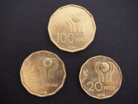 Аргентина 3 монеты 1978г 100,50 и 20 песо в буклете