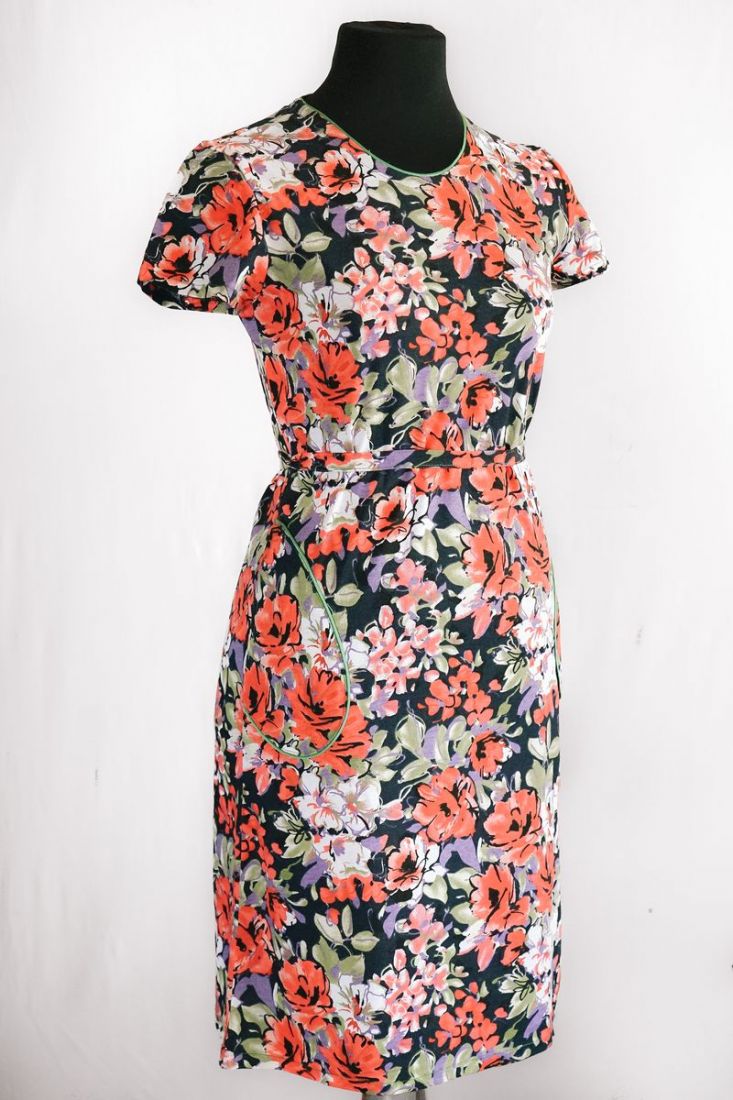 Женское трикотажное платье с цветами