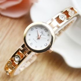 Часы женские на золотом браслете "Эльче"