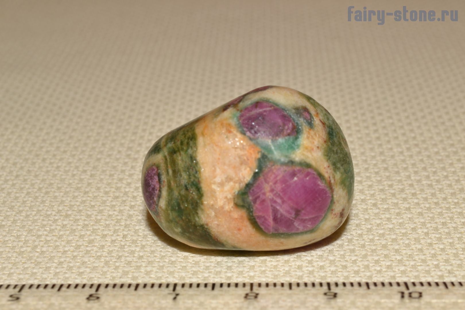 Корунд шпинель рубин. Рубинит. Рубинит. Рубин 10 карат. Рубин натуральный природный драгоценный камень.