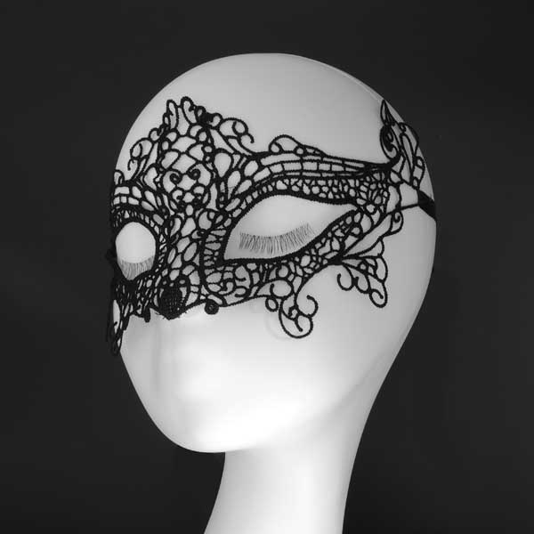Изысканная женская кружевная маска