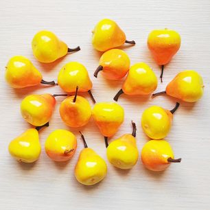 Груша-декор 3.5 см желтая2 (муляж фруктов)