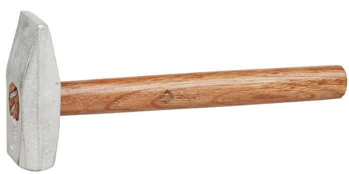 Молоток слесарный оцинкованный с деревянной рукояткой Зубр, 600 г
