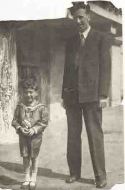 С сыном Юрой (1936-37 г.г.)