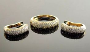 Комплект позолоченных украшений - серьги и кольцо с искусственными бриллиантами (арт. 250154)