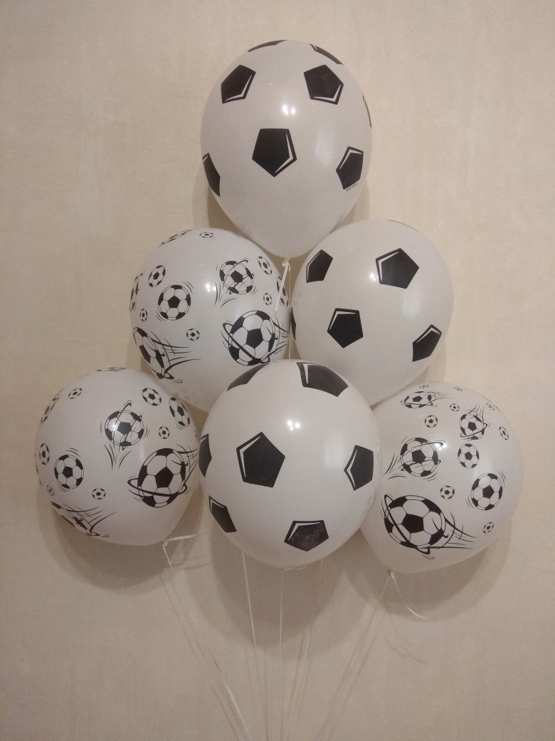 Композиция из воздушных шаров «Футбольный мяч победителя»