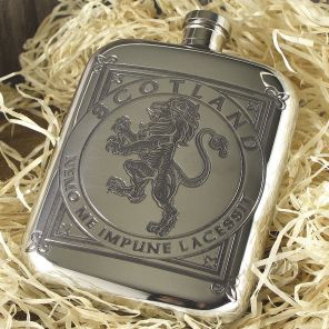 Фляжка  из британского пьютера с закругленными углами "Геральдический лев на Щите"- 6oz Lion Rampant Flask.