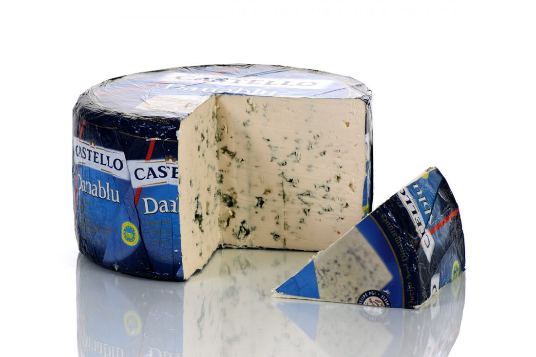Сыр Дано блю ( с голубой плесенью)