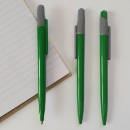 ручки в фирменных цветах