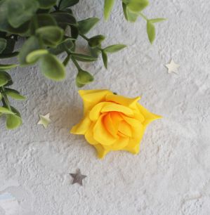 Цветок "Розочка" 4 см., темно-желтая