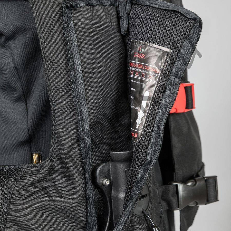 Защитный жилет - воздушная подушка безопасности Back on Track EQ3 Spark Air Vest