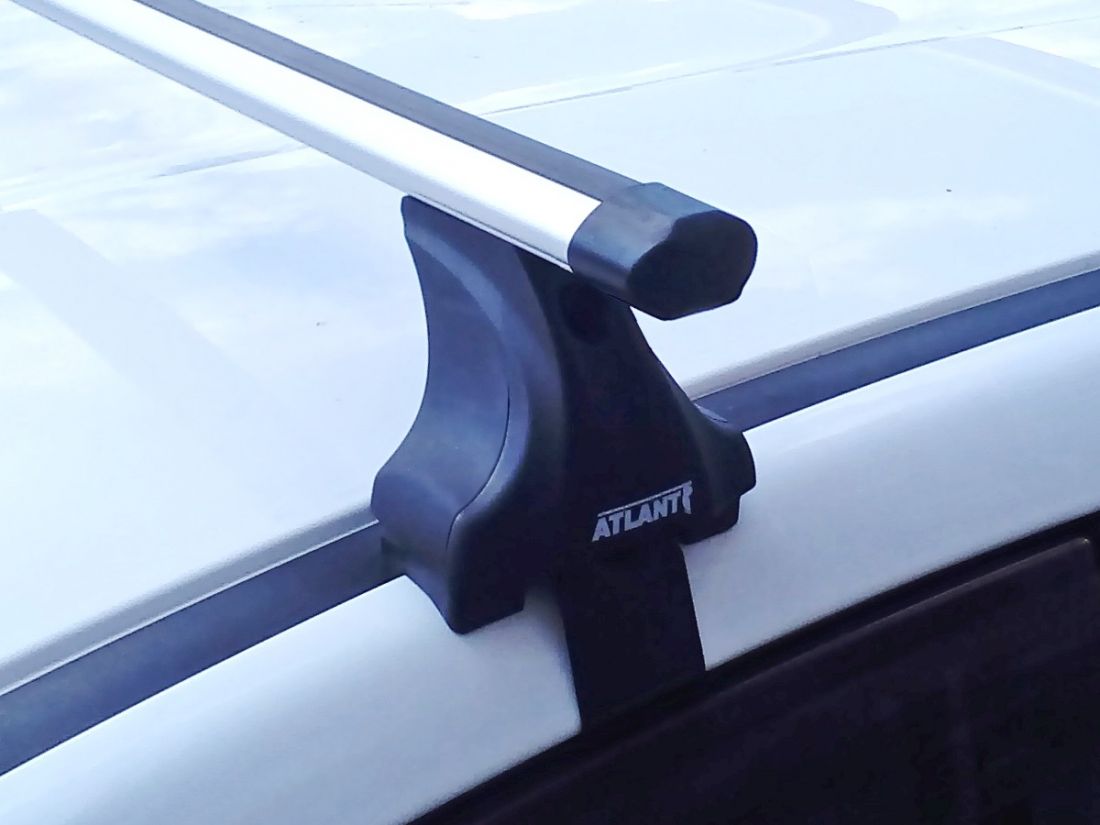 Багажник на крышу Nissan Qashqai 2013-..., Атлант, аэродинамические дуги Эконом, опора Е