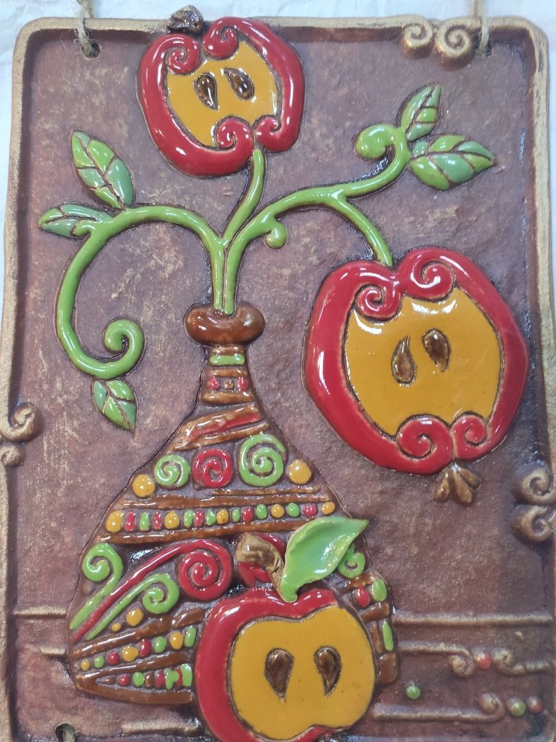 Керамическое панно "Натюрморт с яблоками".