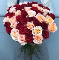 51 роза кенийская 40 см красно-персиковый микс