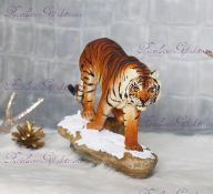 Статуэтка "Тигр в погоне за добычей"