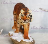 Статуэтка "Тигр в погоне за добычей"