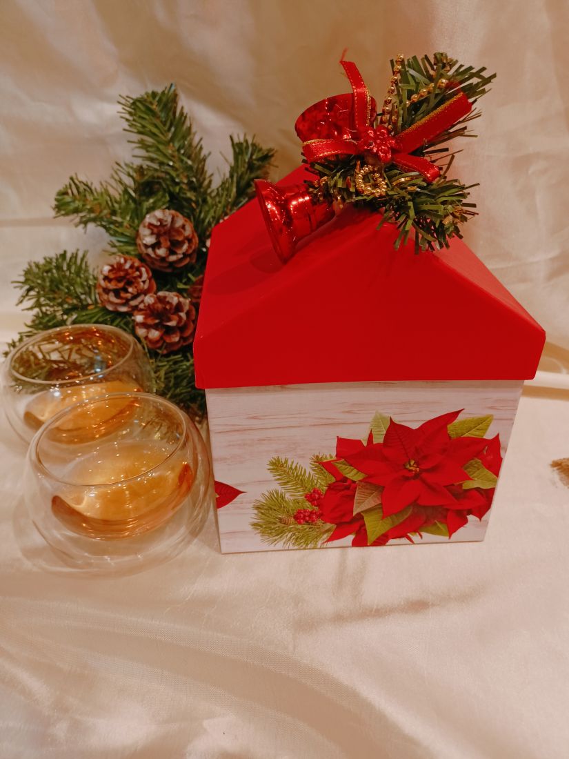 Новогодний домик Эксклюзив  - новогодний подарочный набор с кофе.