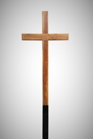 Фото Крест намогильный дубовый "Католический" светлый без надписи