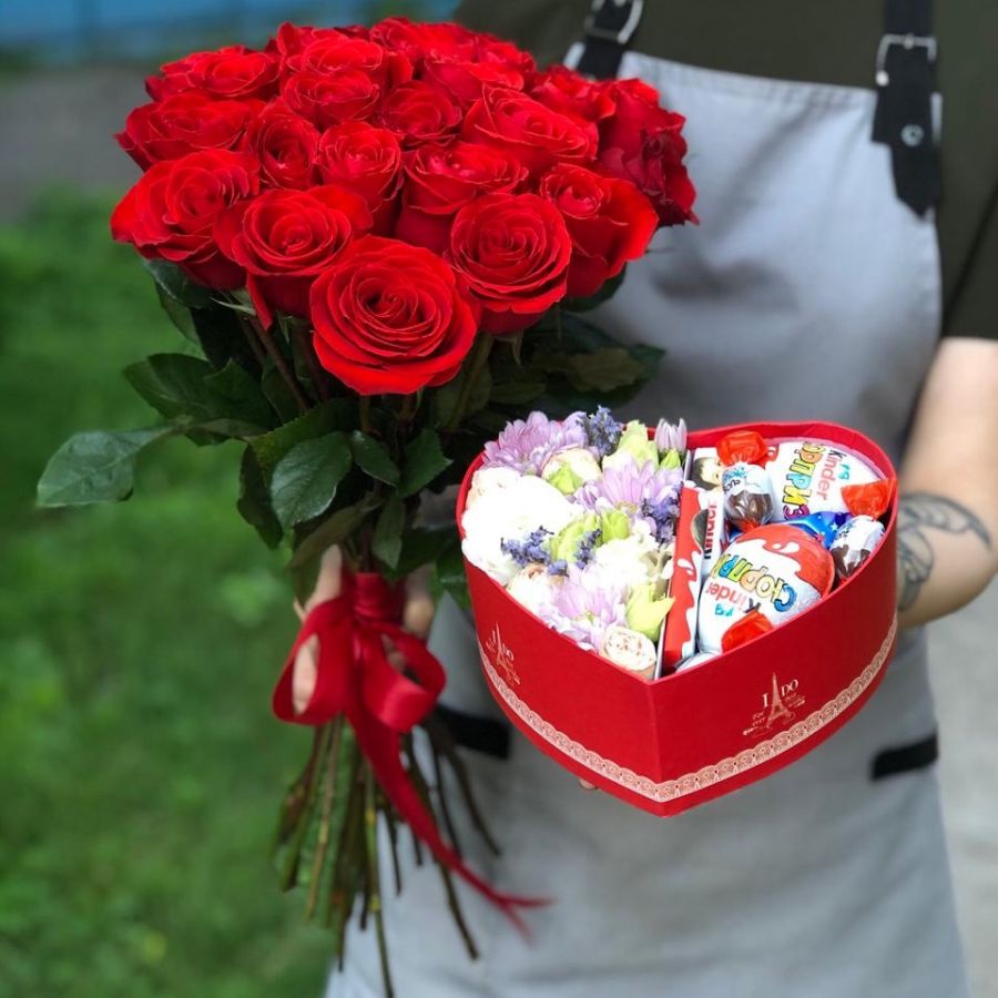 Акция! 25 красных роз Эквадор 60 см и коробочка в форме сердца