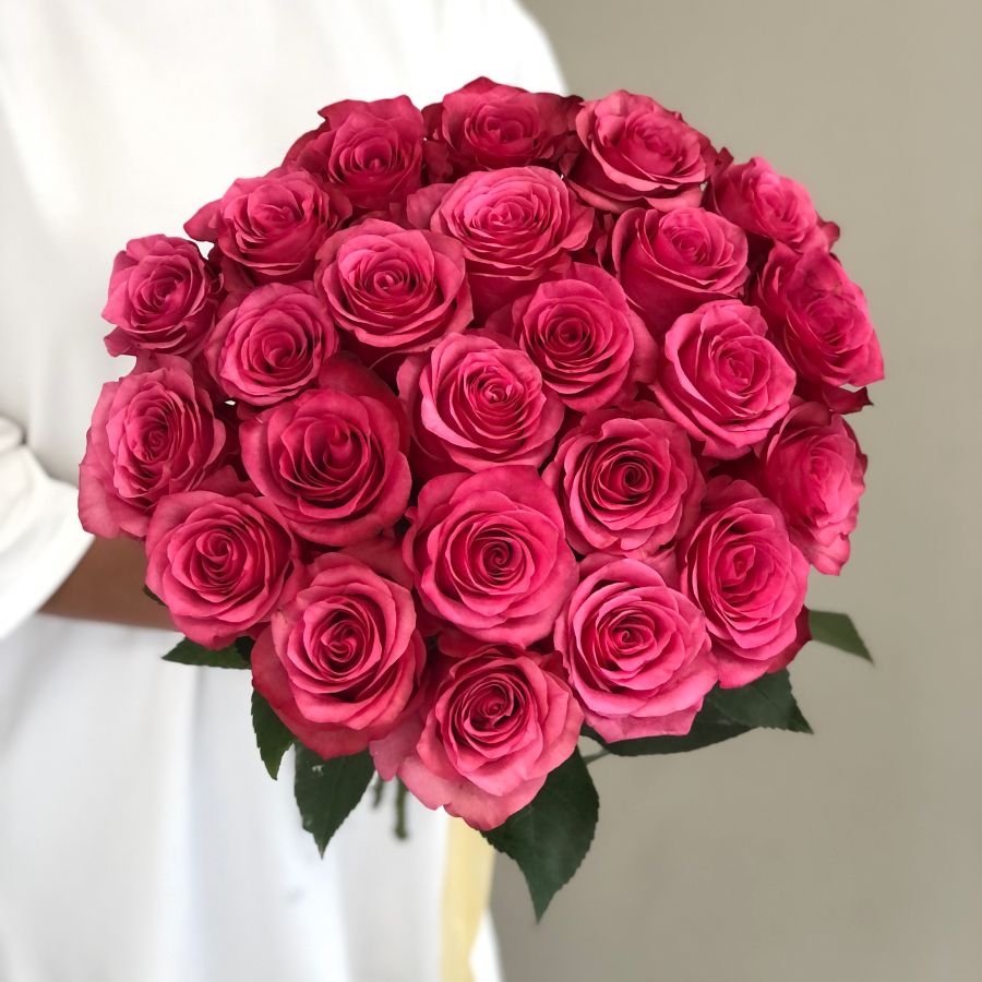25 шикарных розовых роз