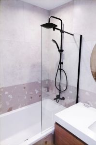 Шторка на ванну Oporto Shower 804В 30x140 стационарная прозрачное стекло, черный матовый