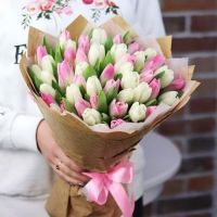 Белые и розовые тюльпаны (оформление на выбор)