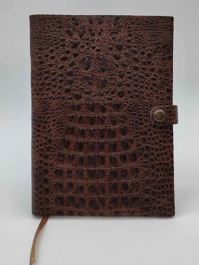 Кожаный ежедневник с обложкой под крокодила темно-коричневый