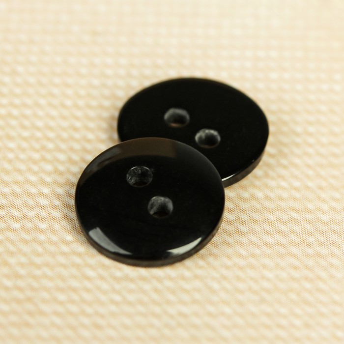 Пуговица блузочная 2 прокола 9 мм цвет чёрный.       Цена 2 руб/шт