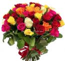Букет из коротких разноцветных роз (Россия, 40 см)