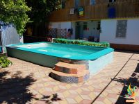 бассейн в гостевом доме зеленый дворик