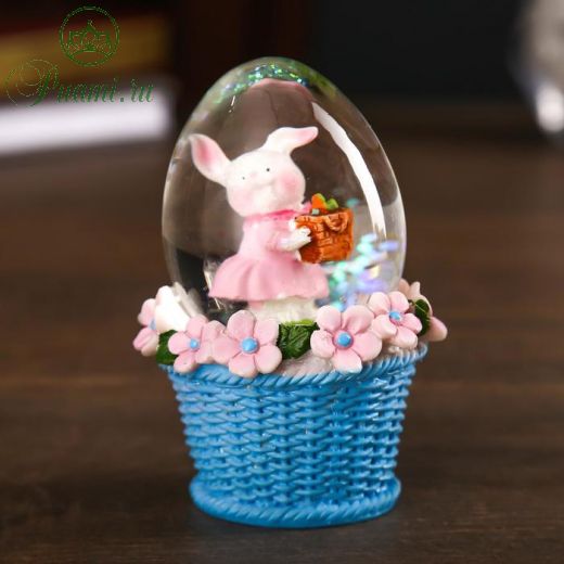 Сувенир полистоун водяной шар "Пасхальный кролик в корзинке с яйцом" МИКС 8х5,5х5,5 см