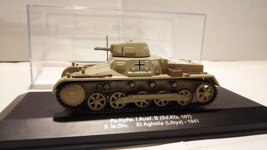 Немецкий танк Pz.Kpfw.I Tiger Ausf B (Sd.Kfz. 101) в масштабе 1/43