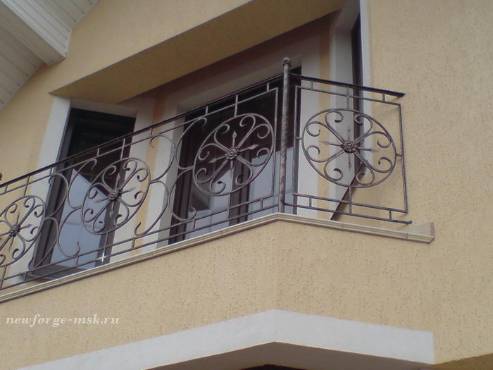 Ограждение кованное с окружностями (балкон, терраса)