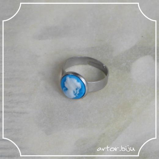 Кольцо с камеей Девушка фон голубой под серебро 10