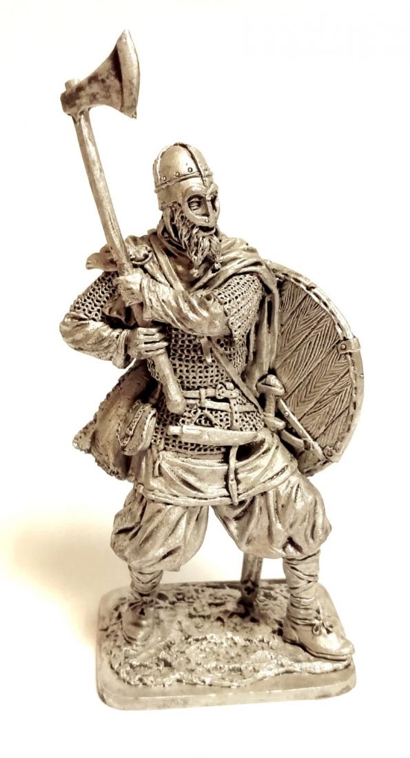 Фигурка Варяг с большим топором. Русь, 10 век